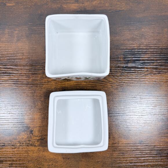 VTG Action Industries Christmas Ceramic Trinket Box – Holiday Scene w/ Lid - Picture 7 of 10